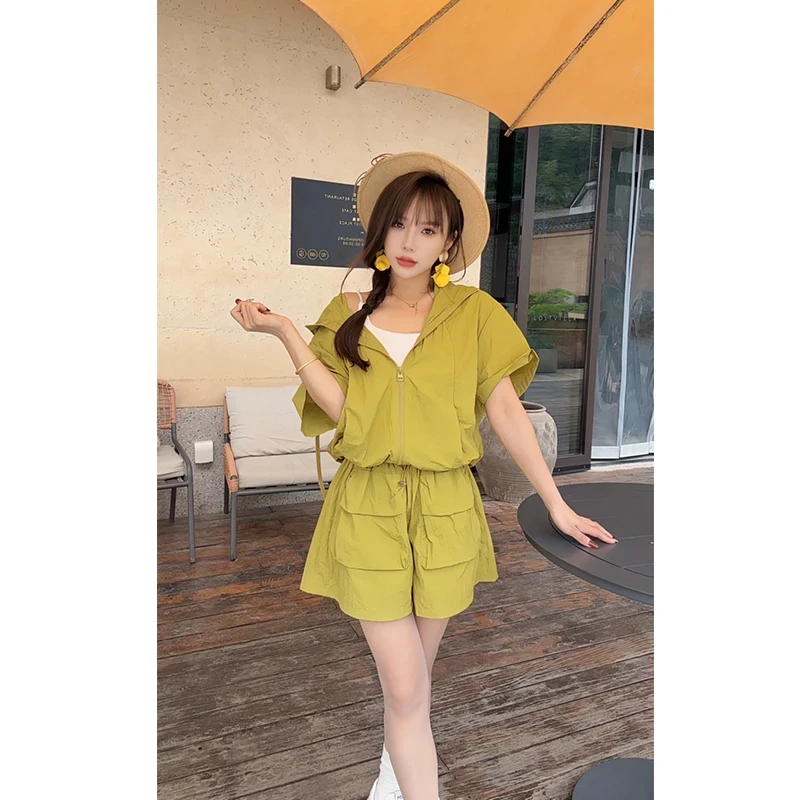 夏季2025新款速干防晒设计感小众宽松显瘦连帽短袖短裤运动风套装