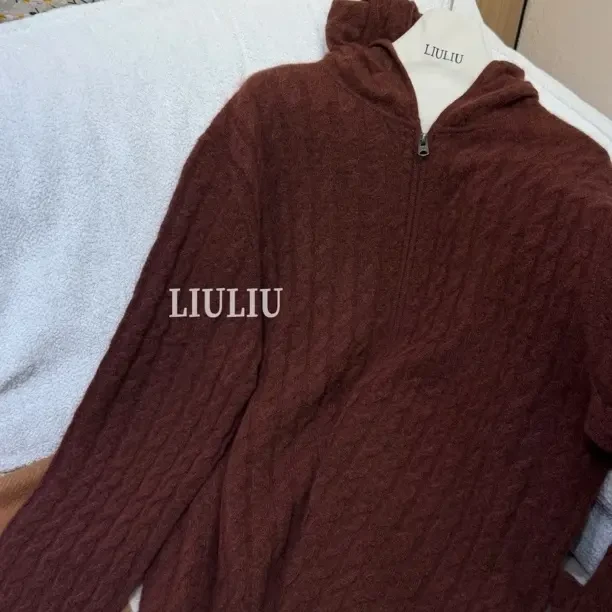LIULIU 焦糖麻花拉链外套 （NO退NO换)