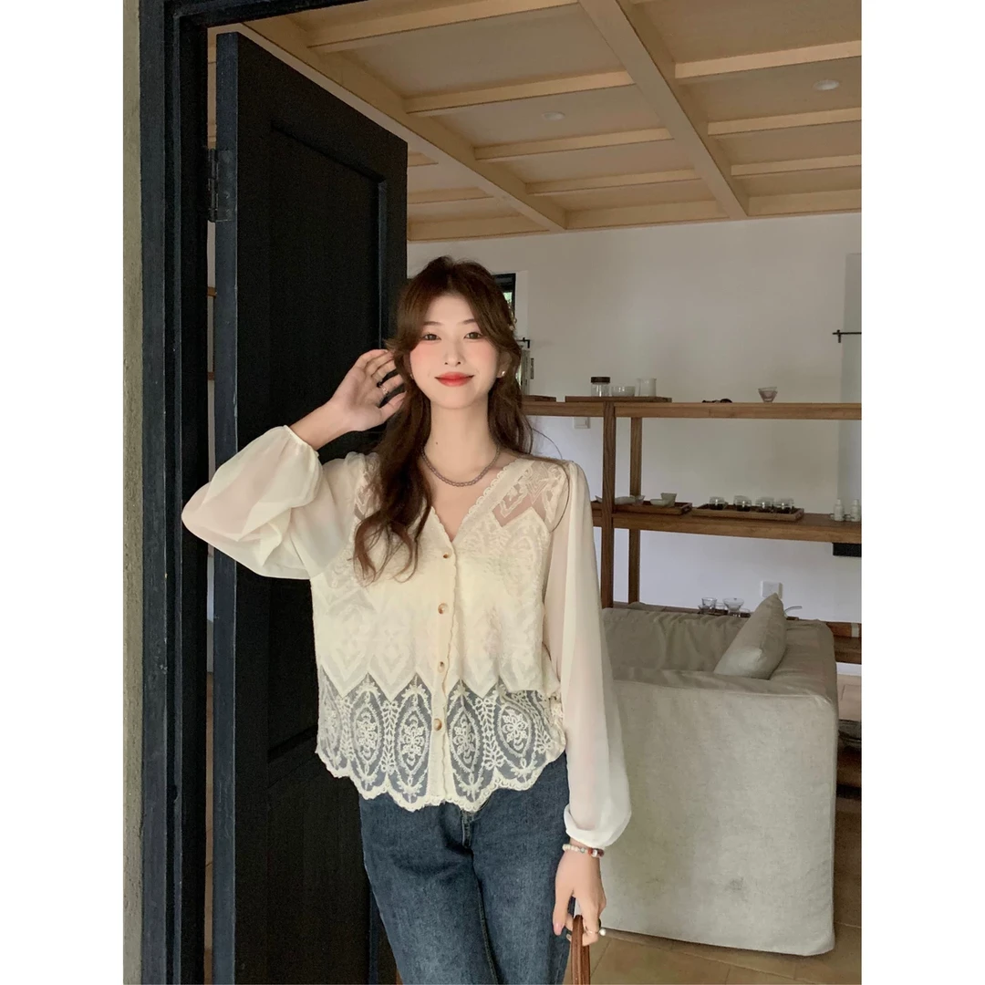 大码胖mm2025春季新款法式温柔风拼接镂空上衣遮肉蕾丝防晒衬衫女