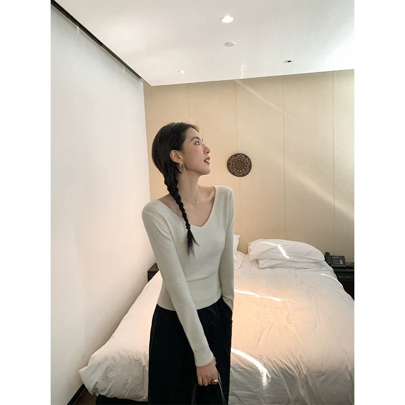 ADA MISS丝光全羊毛天鹅颈V领修身针织收腰打底毛衣女早春新款