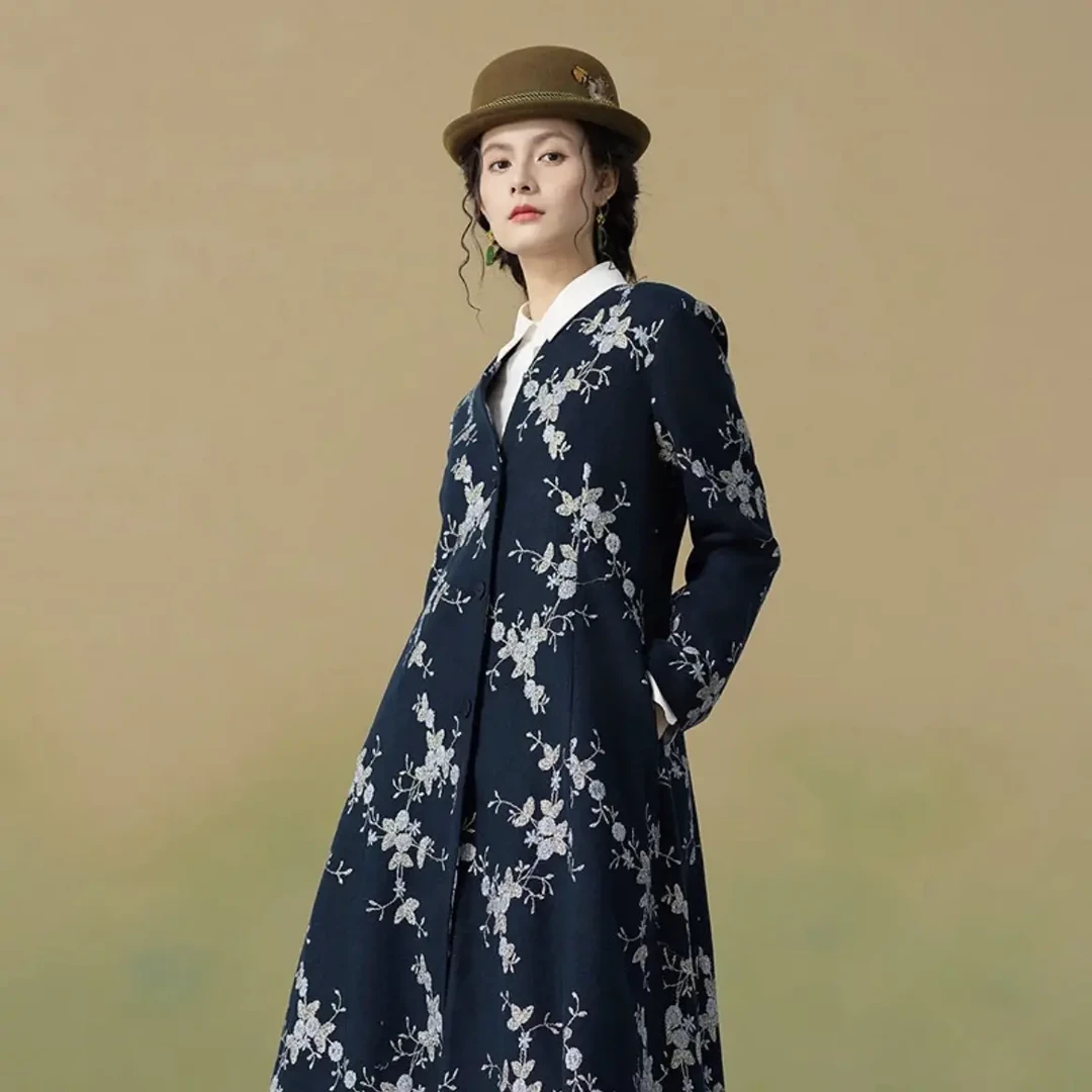 生活在左2025秋冬绣花修身显瘦V领外套上衣女1954123