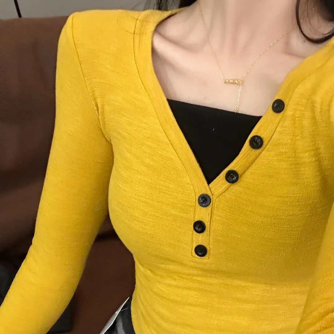 【假两件】姜黄色辣妹v领短袖T恤女春季收腰修身内搭纯欲打底上衣