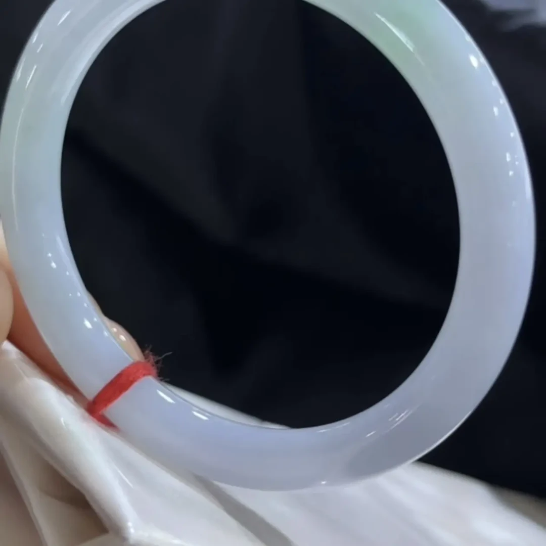 55.8圈口缅甸翡翠手镯，春彩圆条手镯，上手仙美人条