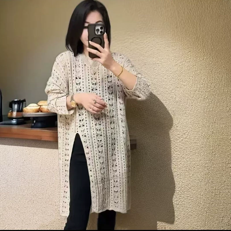 时尚设计感圆领侧开叉中长遮肉显瘦罩衫女春夏薄款镂空钩花针织衫