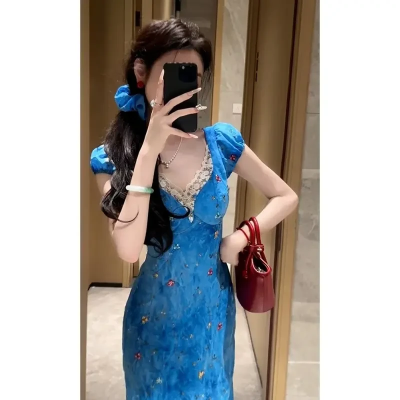法式气质V领蓝色碎花连衣裙女2025夏季新款度假绝美气质约会裙子