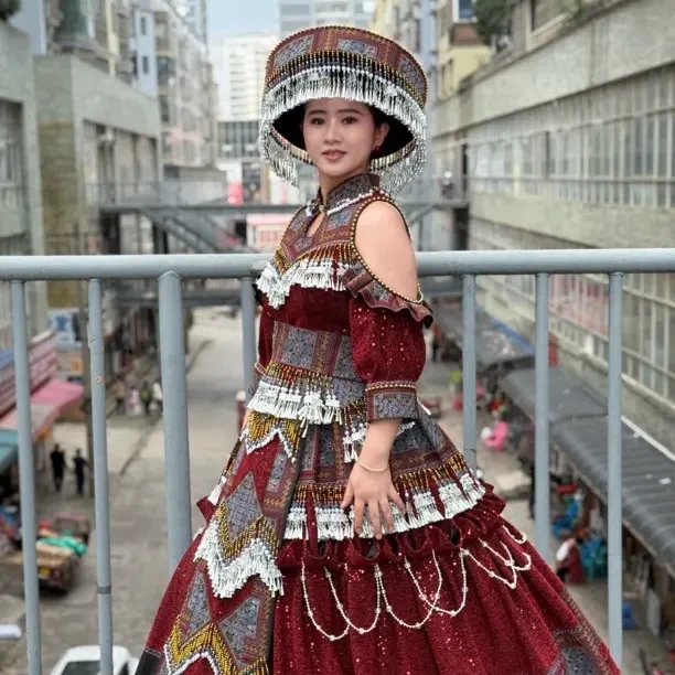 云南贵州苗族女装收腰时尚刺绣长款服装