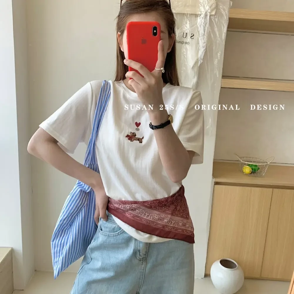 极简风刺绣圆领常规款短袖T恤修身百搭小众ins短款半袖