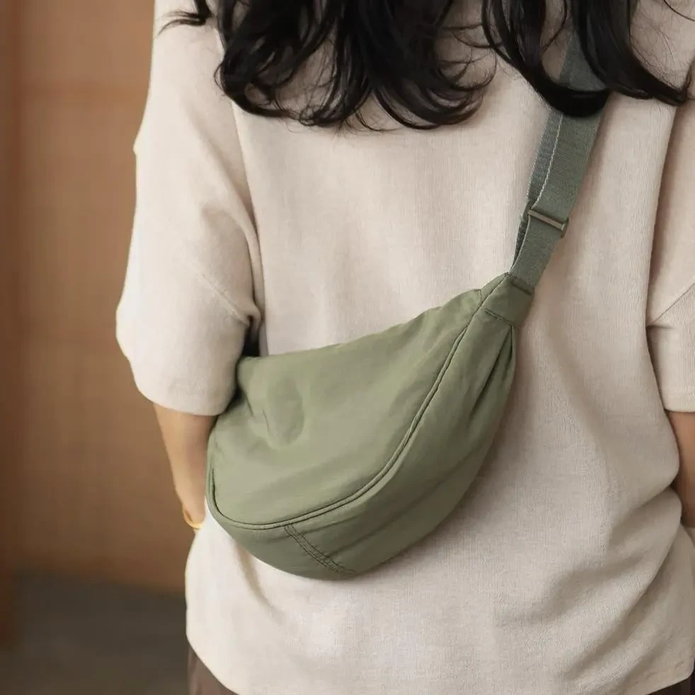 尼龙饺子包网红小众休闲女斜挎包男女士包包随身帆布小背包单肩包