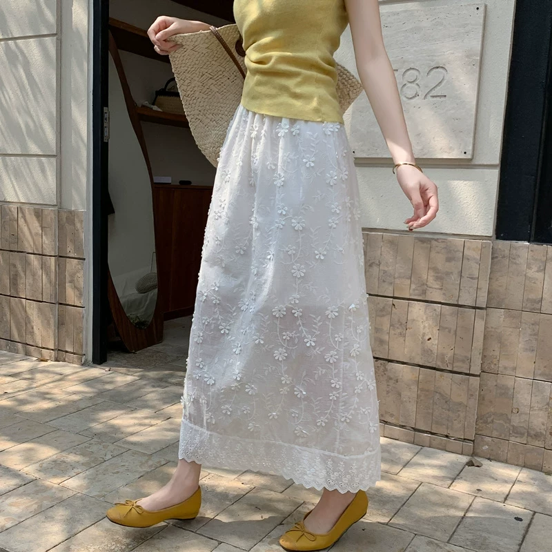 超好看白色立体小花刺绣半身裙女2025春秋季新款高腰后开叉直筒裙