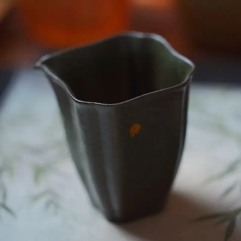 【云由-青铜绿悟道公杯】粗陶老岩泥描金青铜绿釉家用洒金分茶器