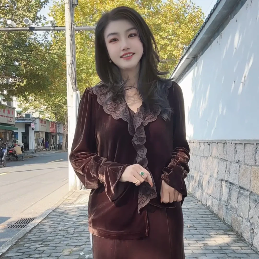 金丝绒早春长袖蕾丝花边V领袖口喇叭袖时尚显瘦韩版小衫女