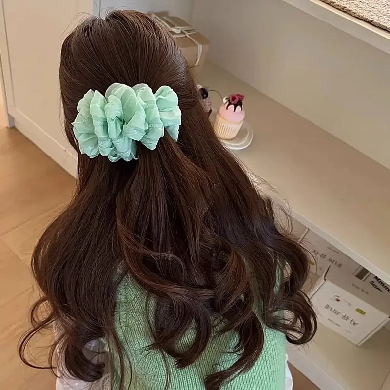 新款薄荷云朵泡泡横着夹的香蕉夹立体褶皱春天色泡芙发夹