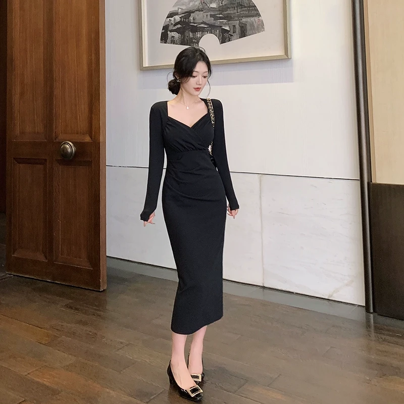 林关关 秋冬设计感褶皱修身内搭连衣裙Y82961