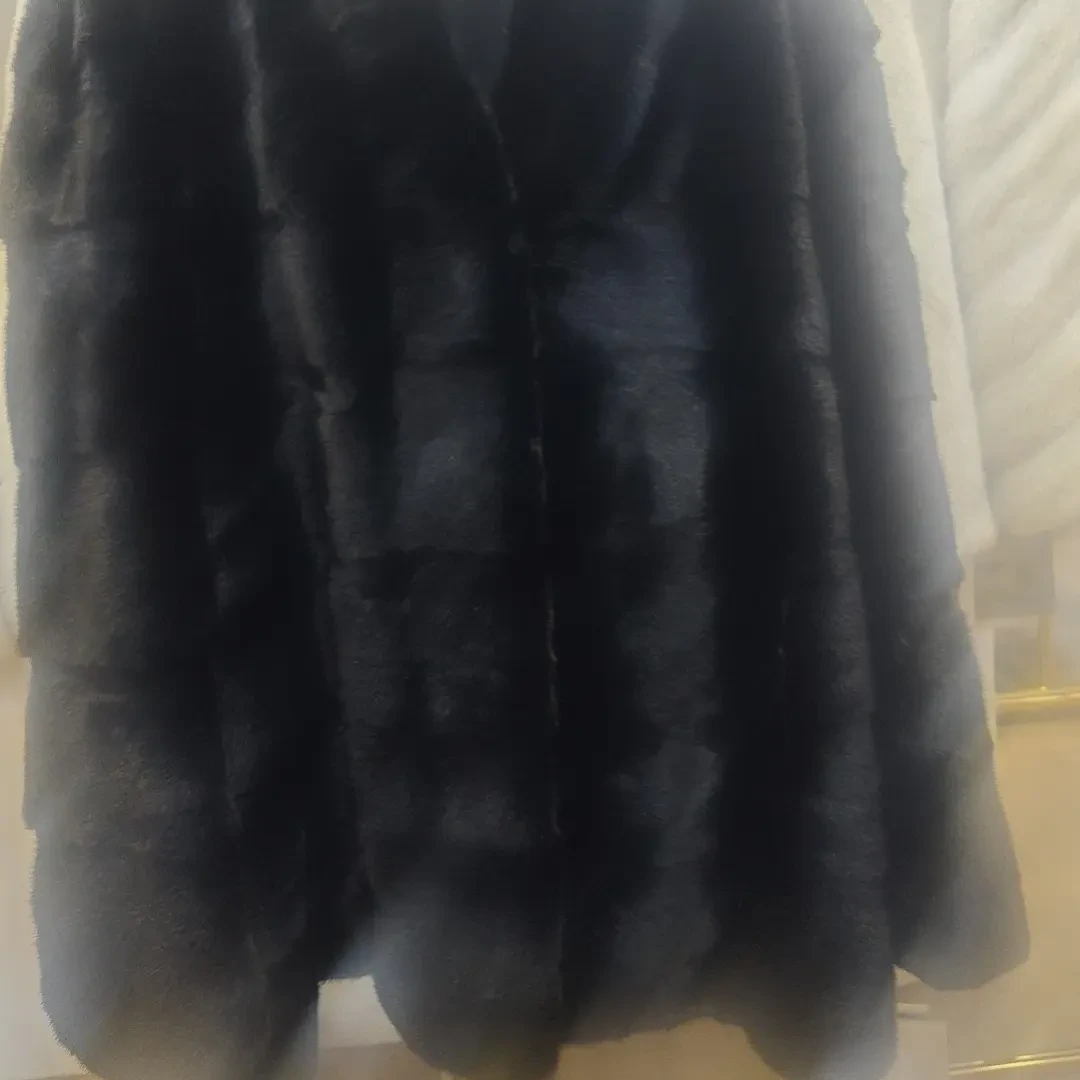 黑色横排V领中长款70cM高端时尚百搭外套