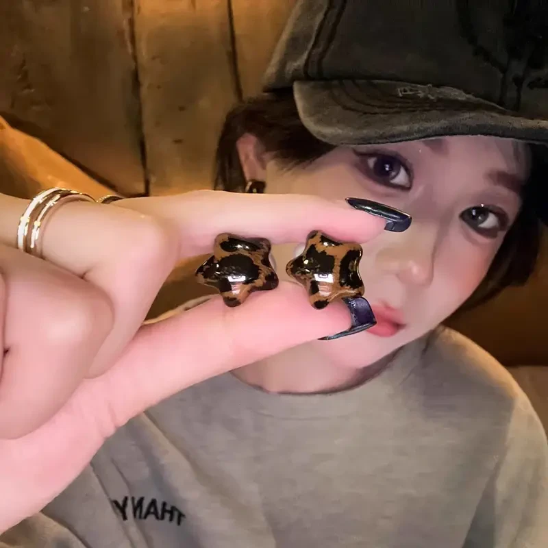 合金耳饰 秋冬新款美拉德豹纹五角星星耳钉前后两戴简约时尚耳环