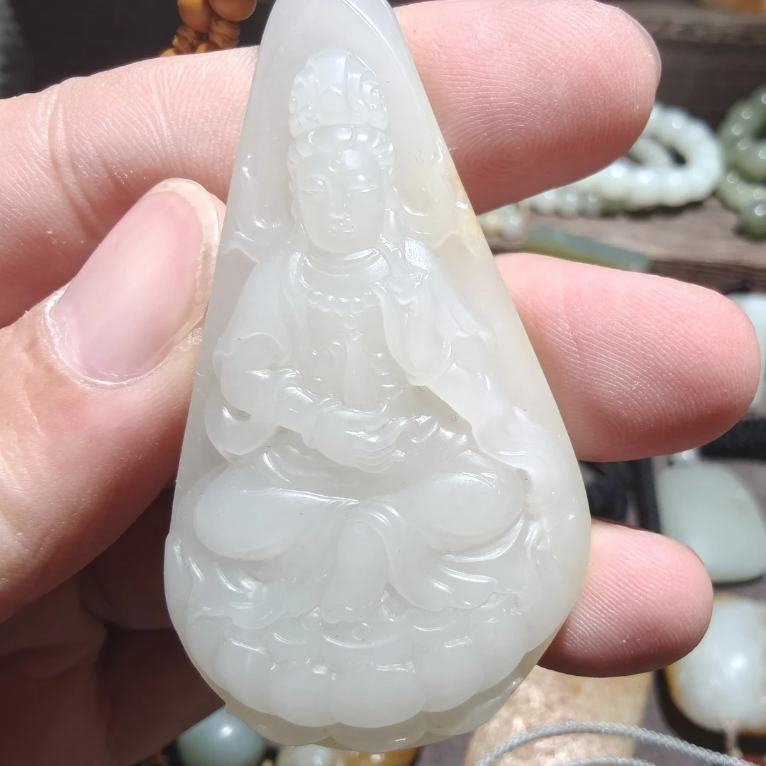和田玉精美雕刻观音吊坠男女通用配饰
