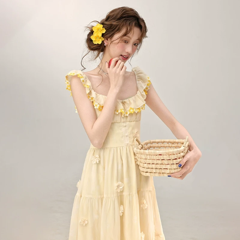 三寸藕【三寸藕一】法式温柔风黄色吊带连衣夏海边度假长裙L250425