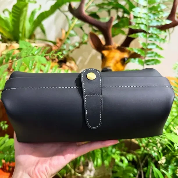 手包圆筒包整理包洗漱包化妆包个性手包软包户外时尚便携式枕头包