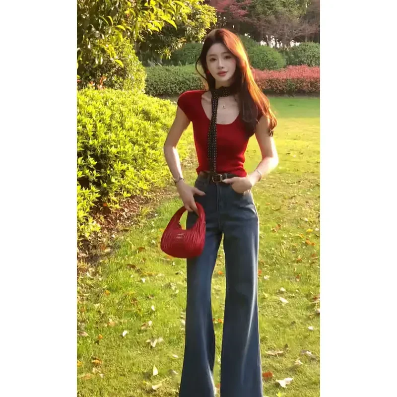 2025夏日气质辣妹修身U领红色T恤上衣高腰显瘦直筒复古牛仔裤套装