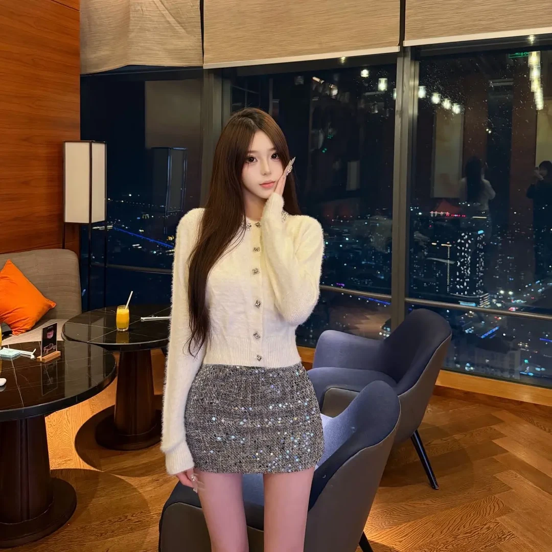 【CUTE专属】白色小香风镶钻针织开衫气质修身毛毛上衣亮片短裙套装