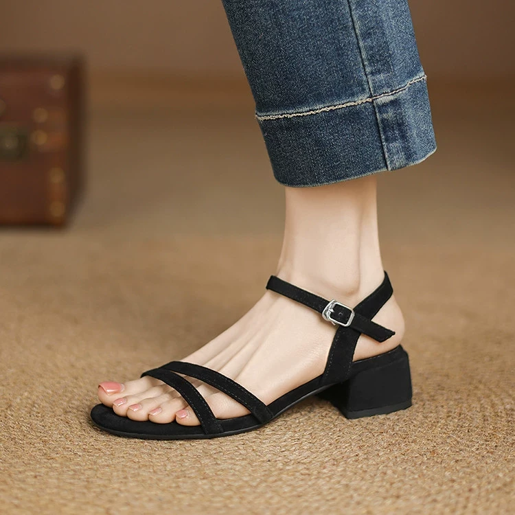 诗宝斐尔粗跟4CM法式真皮一字带露趾凉鞋女夏简约百搭黑色配裙子