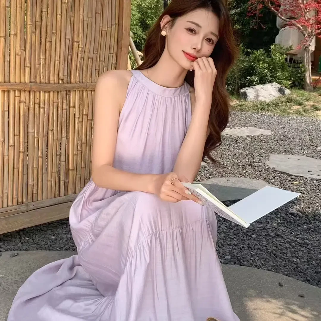 法式挂脖连衣裙温柔风气质显瘦沙滩度假长裙女夏季白色无袖中长款