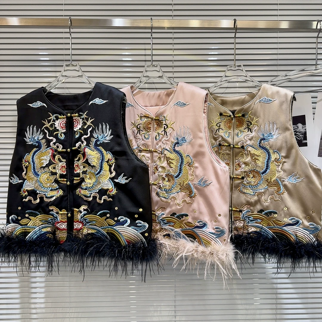 网红同款2024冬季新款中国风龙刺绣图案毛毛边缎面马夹马甲女