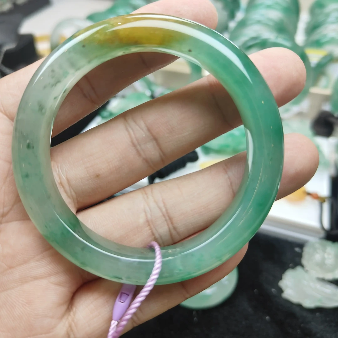 非洲翠手镯天然石英质玉