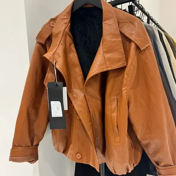 千金风加绒加厚棕色皮衣纽扣朋克风标准长袖