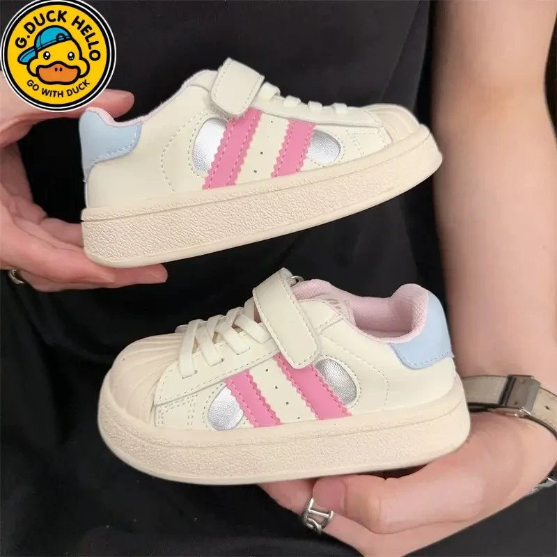 小黄鸭韩版爆款儿童洋气休闲板鞋2025春款男女童贝壳头超软运动鞋