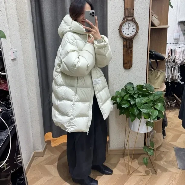 冬季时尚连帽中长款保暖外套女简约百搭加厚白鸭绒上衣