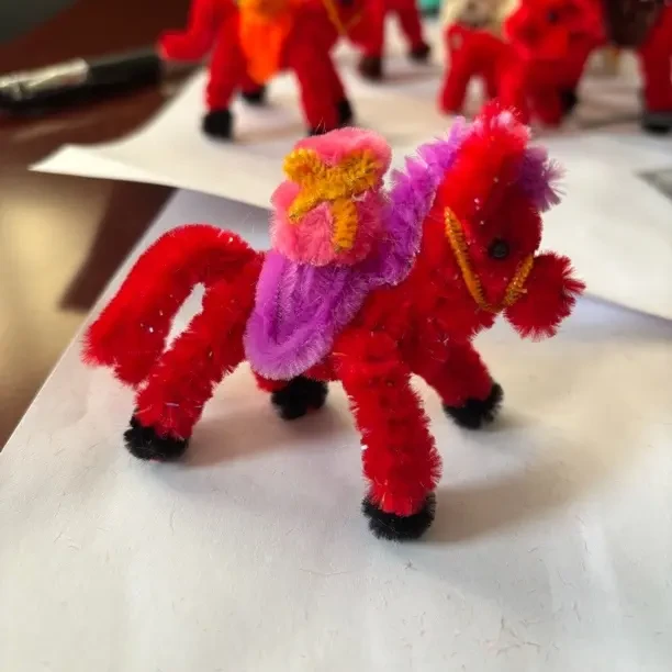 手工扭扭棒小马成品玩偶挂件摆件车载办公室马上有福马上有钱