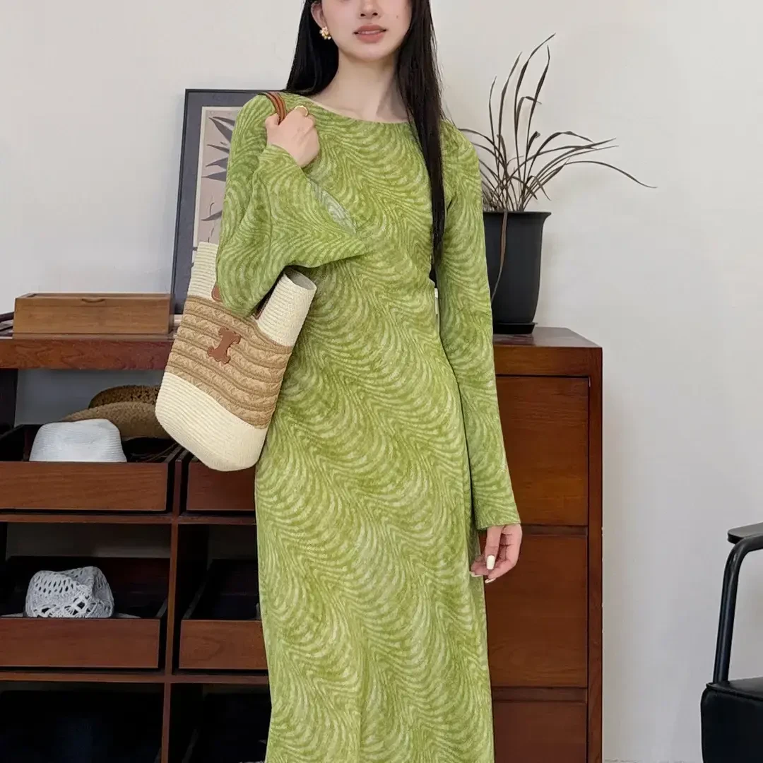 2025夏季新款绿色印花圆领长袖修身连衣裙女高级感气质显瘦超好看