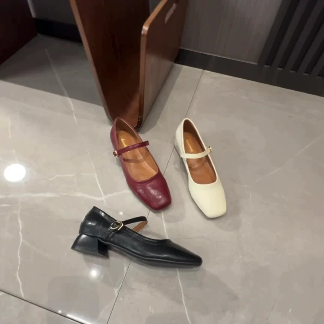 巨舒适超软皮低跟妈妈单鞋女2025春秋方头复古小皮鞋一脚蹬奶奶鞋