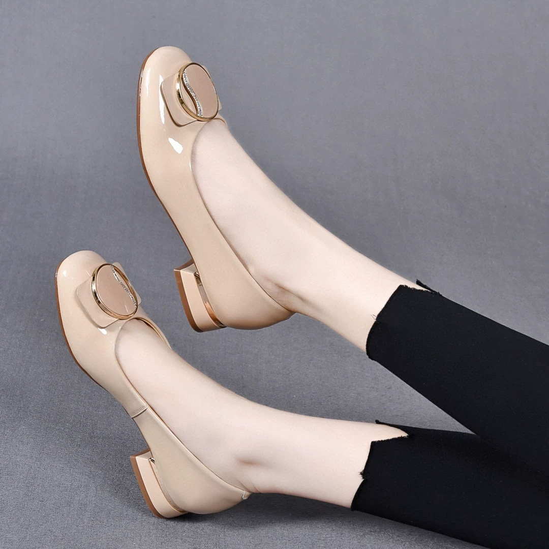 真皮软底单鞋女2025新款春秋平底皮鞋中跟漆皮女鞋浅口妈妈豆豆鞋