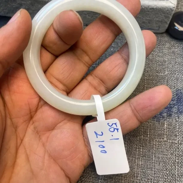 天然和田玉手镯温润传承