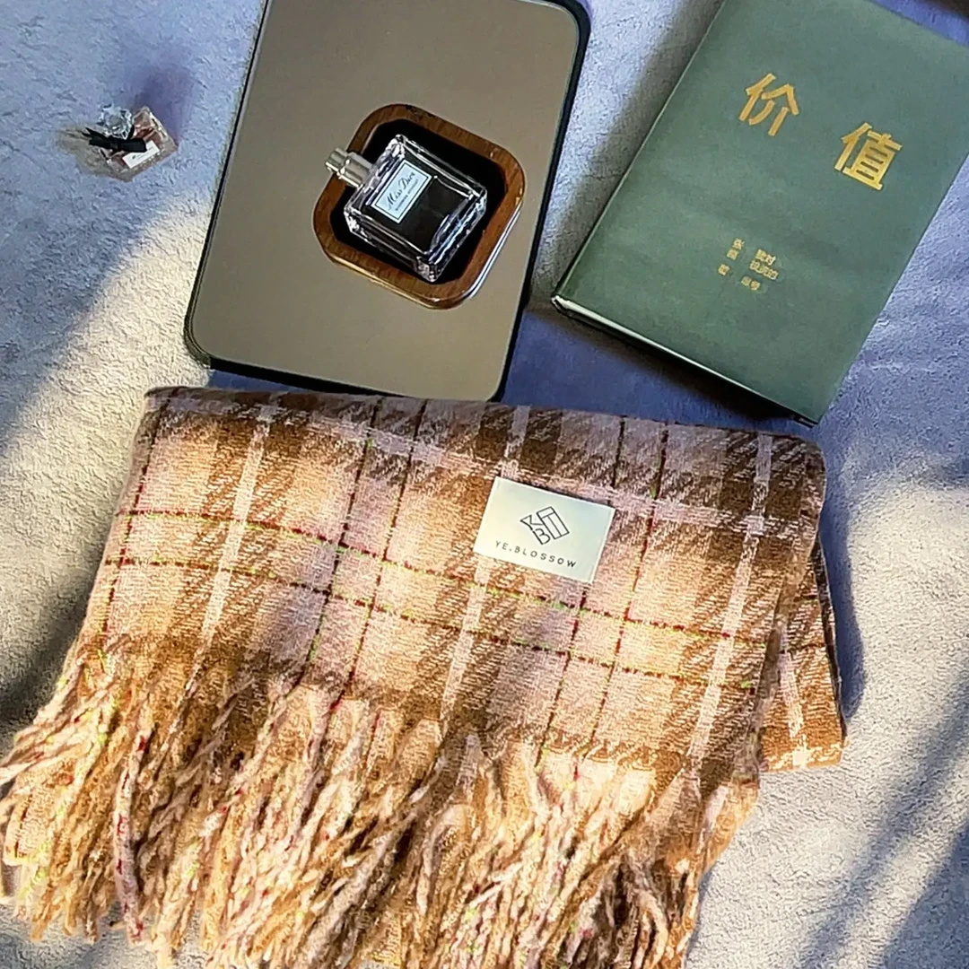 秋冬季韩版格纹围巾女简约百搭保暖流苏围脖高级感情侣通勤时尚