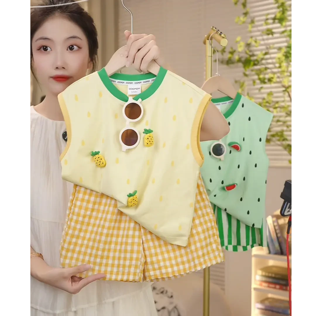 MOMOCO夏季新款男童时尚可爱菠萝公仔无袖短裤两件套77230578864