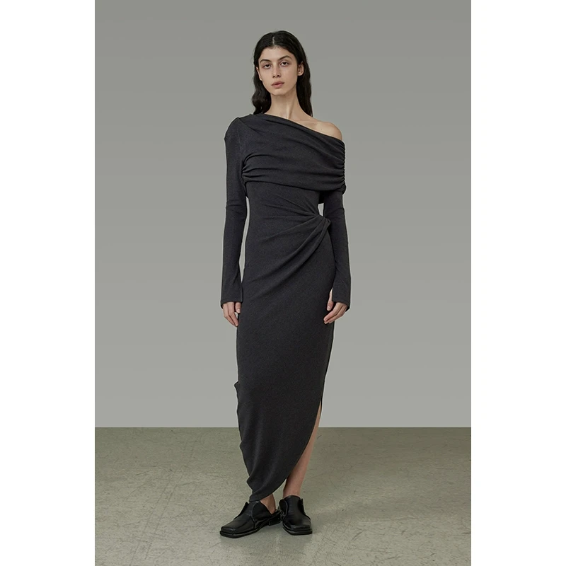 02.15上新【不对称斜肩设计 时髦慵懒感】斜肩开叉连衣裙UC25L006