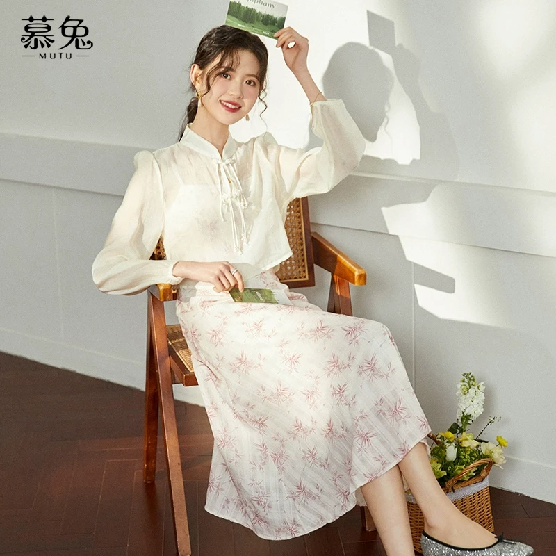 慕兔新中式国风连衣裙套装女秋2024新款盘扣罩衫上衣吊带裙两件套