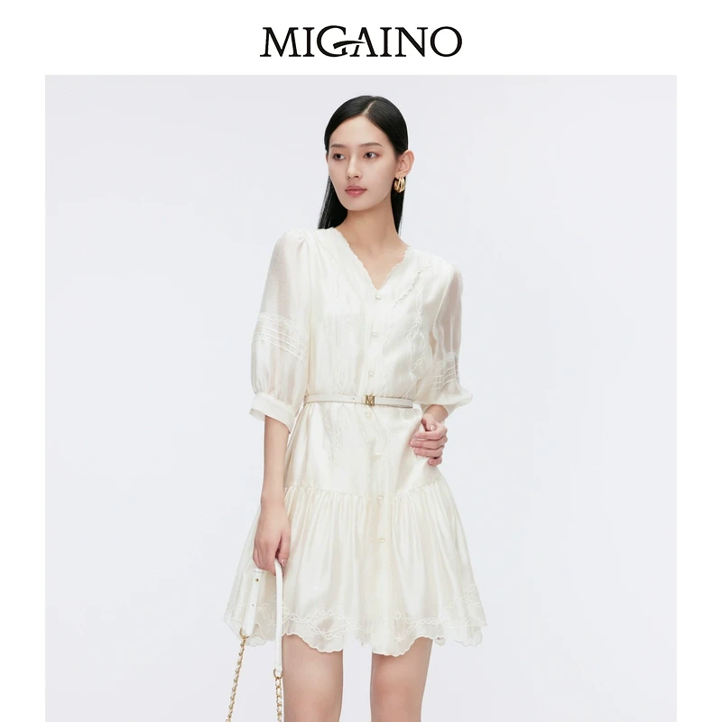 Migaino/曼娅奴春夏爆款V领顺滑气质优雅连衣裙MO22DA119