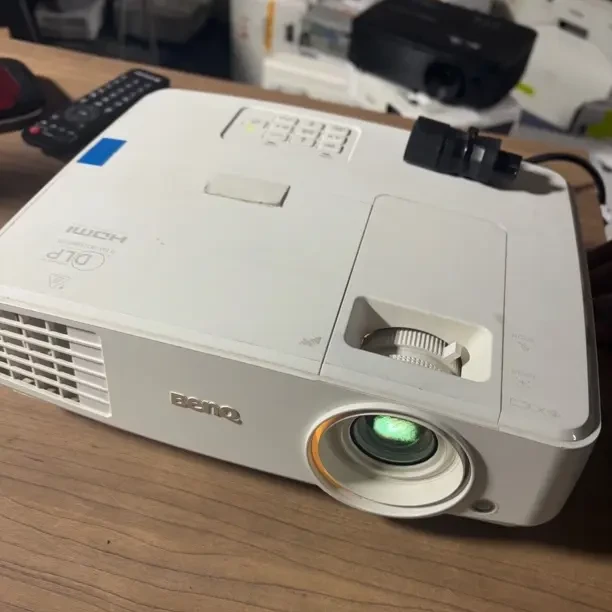 高清长焦投影仪 运费自理