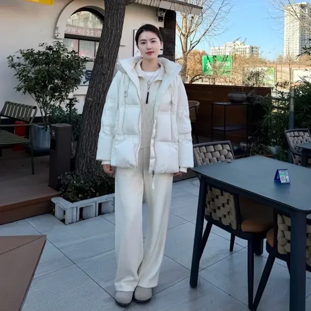 软糯连帽白鹅绒女款外套