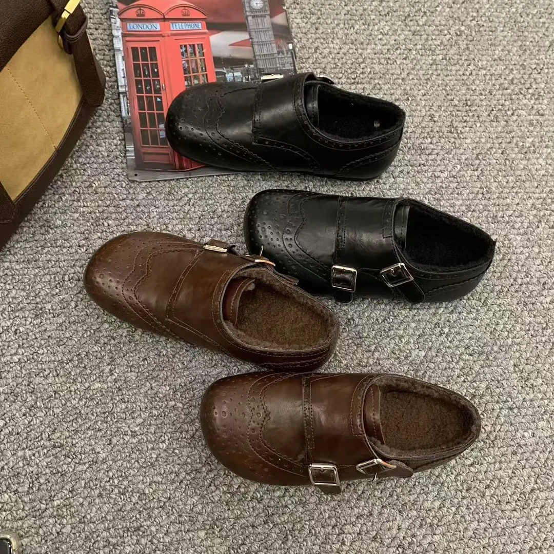 2576-1英伦风娃娃头布洛克雕花棉鞋