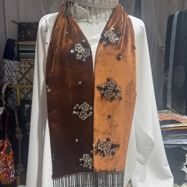 棕色民族风围巾手工刺绣花图围巾