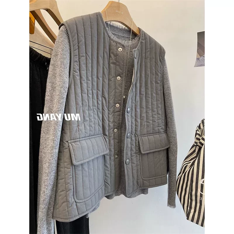 竖纹理夹棉压线马甲无袖坎肩外套秋冬款圆领大口袋三色马夹背心女