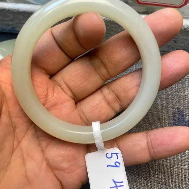 新疆若羌和田玉黄口料宽条女款正圈手镯