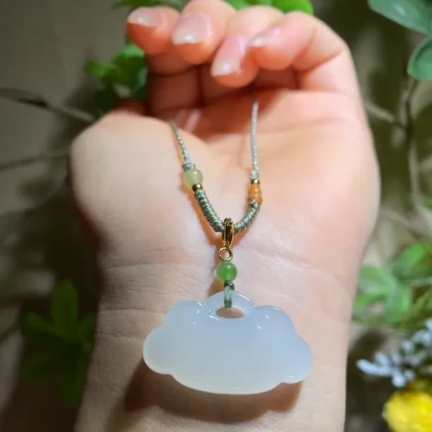 【橦芯珠宝】和田玉白冰如意吊坠