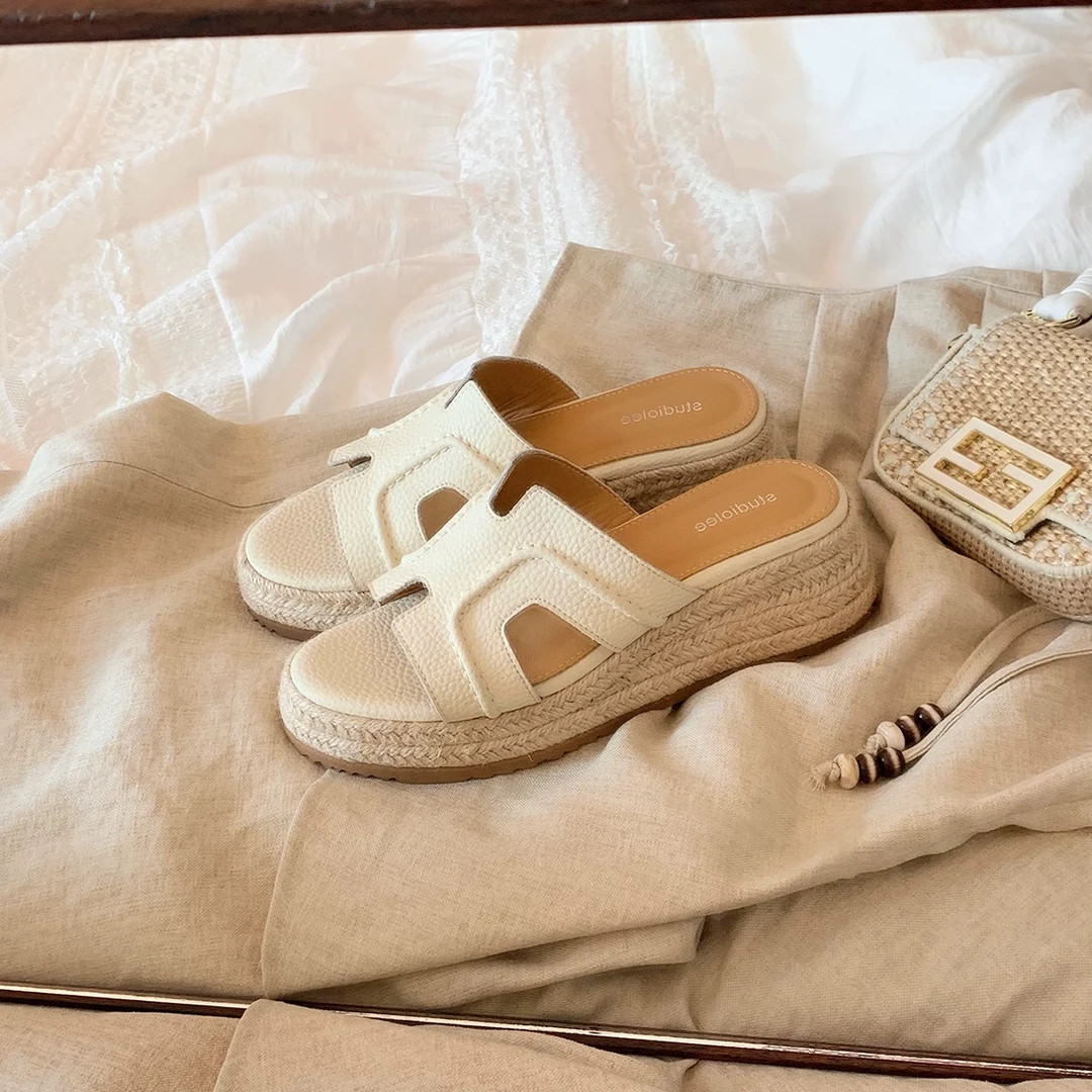 【sheii苏茵因】一字型厚款女鞋高跟夏季厚底小香风沙滩鞋E5215052