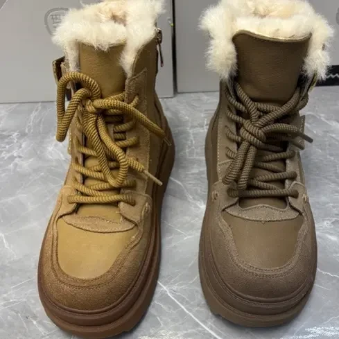 冬季新款厚底加绒保暖时尚百搭防滑羊毛短筒女款雪地靴